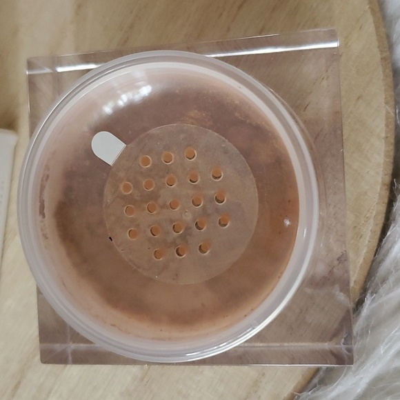 Jaclyn Cosmetics Loose Setting Powder - Picture 5 of 6